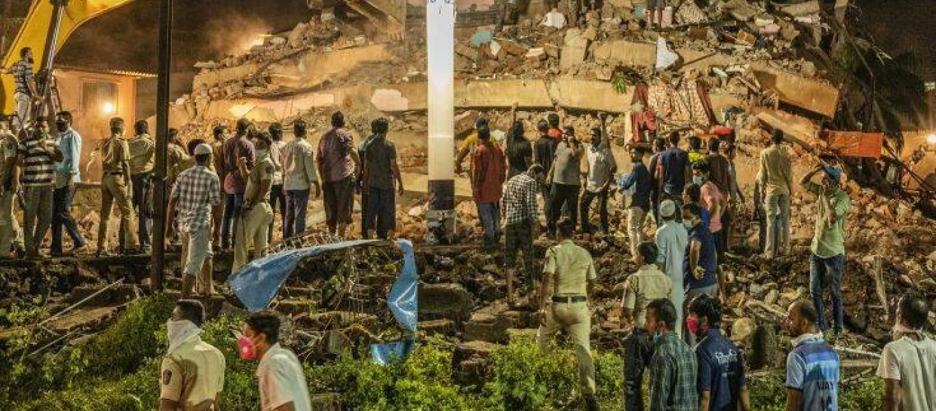 Ινδία: Ζωντανό ανασύρθηκε από τα χαλάσματα πολυκατοικίας 4χρονο κοριτσάκι